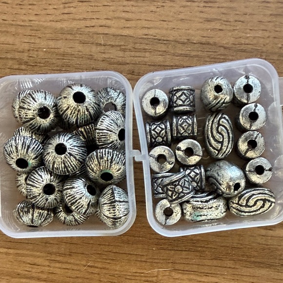 Silver and Black Beads Set - Picture 4 of 4